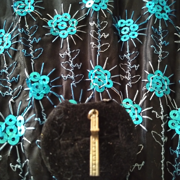 Gold cross no chain - Picture 2 of 2